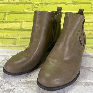 Women's Unisa Ankle Boots Size 9 Medium Taupe Tan Side Zip Heel Stretch
